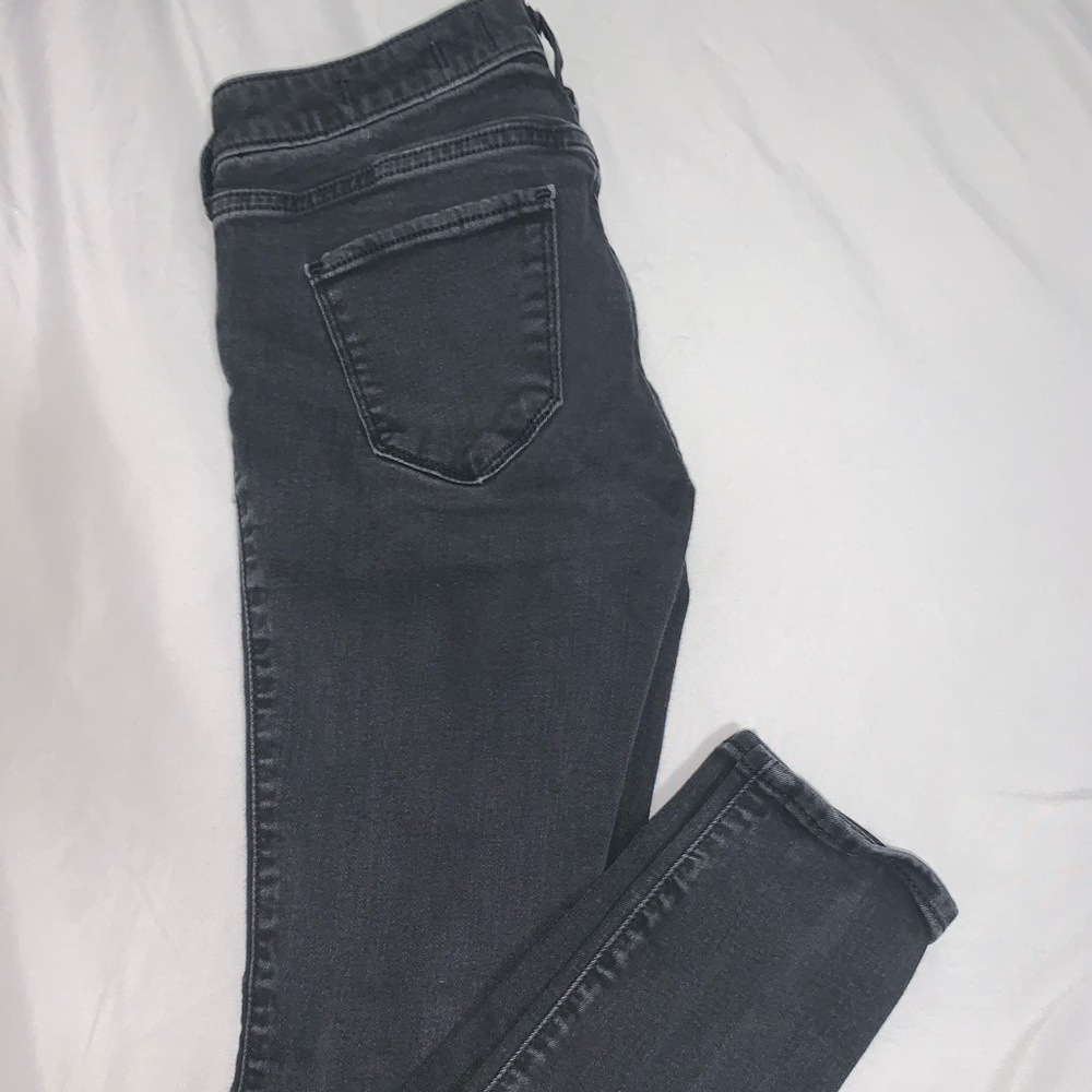HOLLISTER BLACK RIPPED JEANS